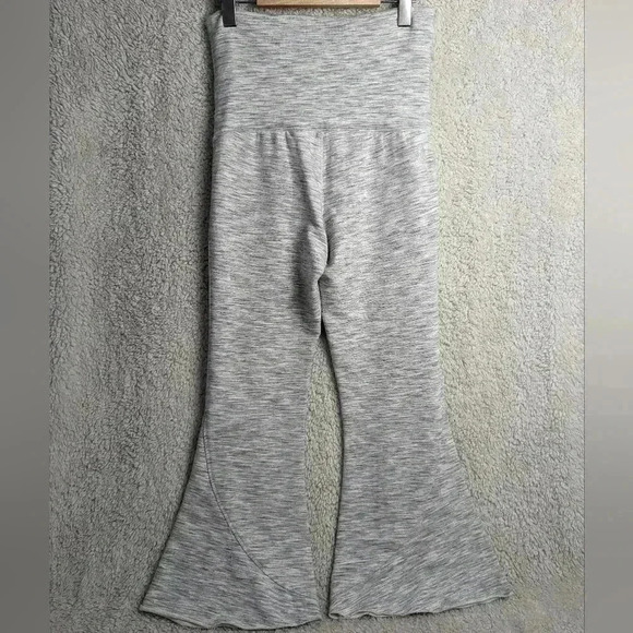 FREE PEOPLE MOVMENT jogger size XS very stretch Nice White and Gray color Flare - Picture 4 of 9